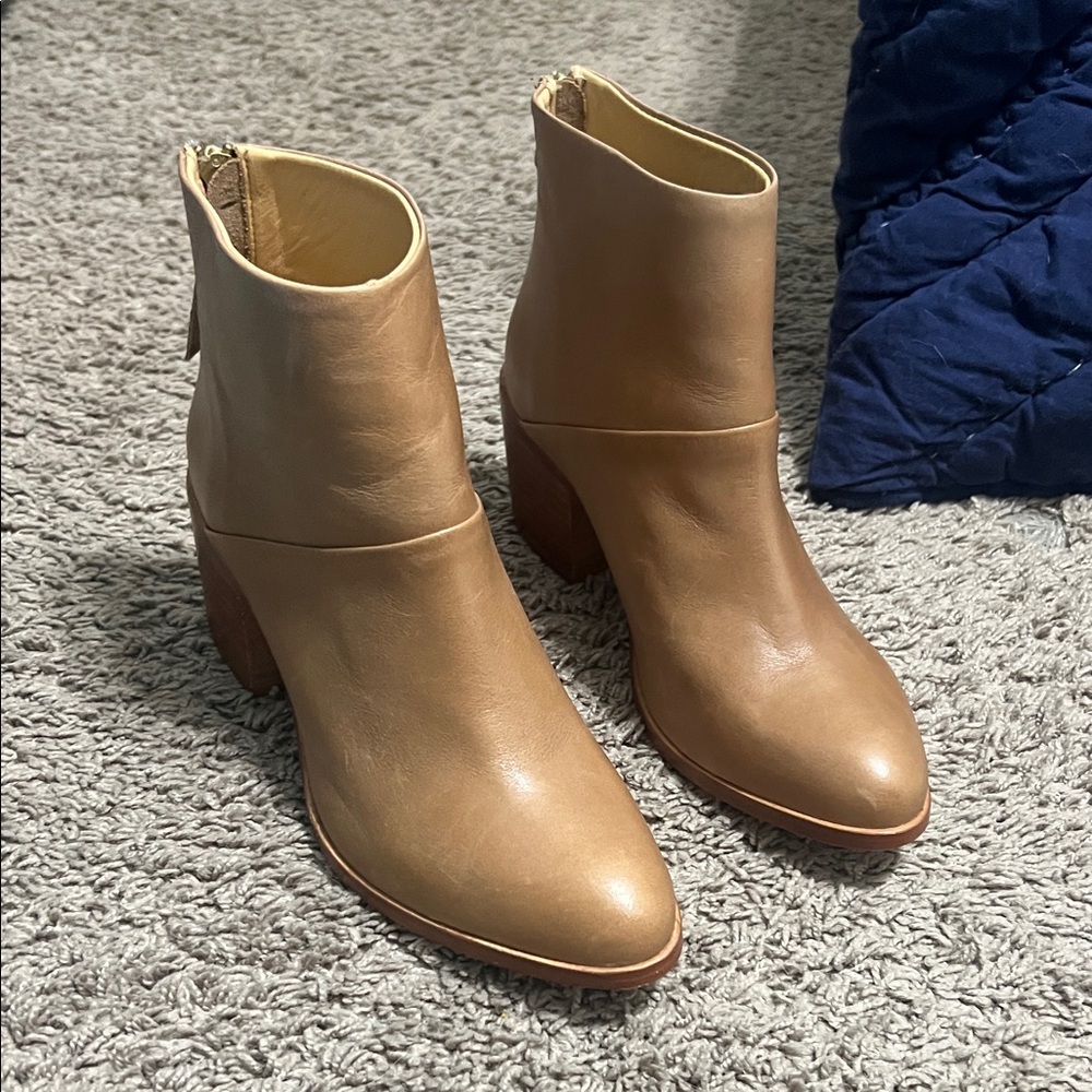 Nisolo size 7 booties